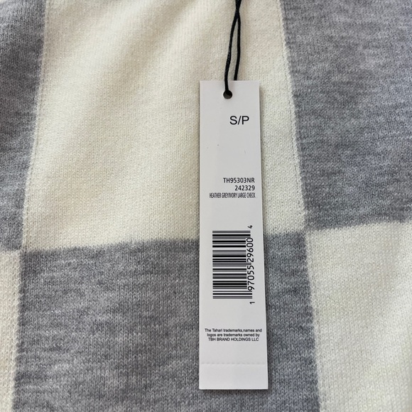 T Tahari Gray and Cream Crew Neck Sweater with Checkered Pattern - Picture 7 of 9